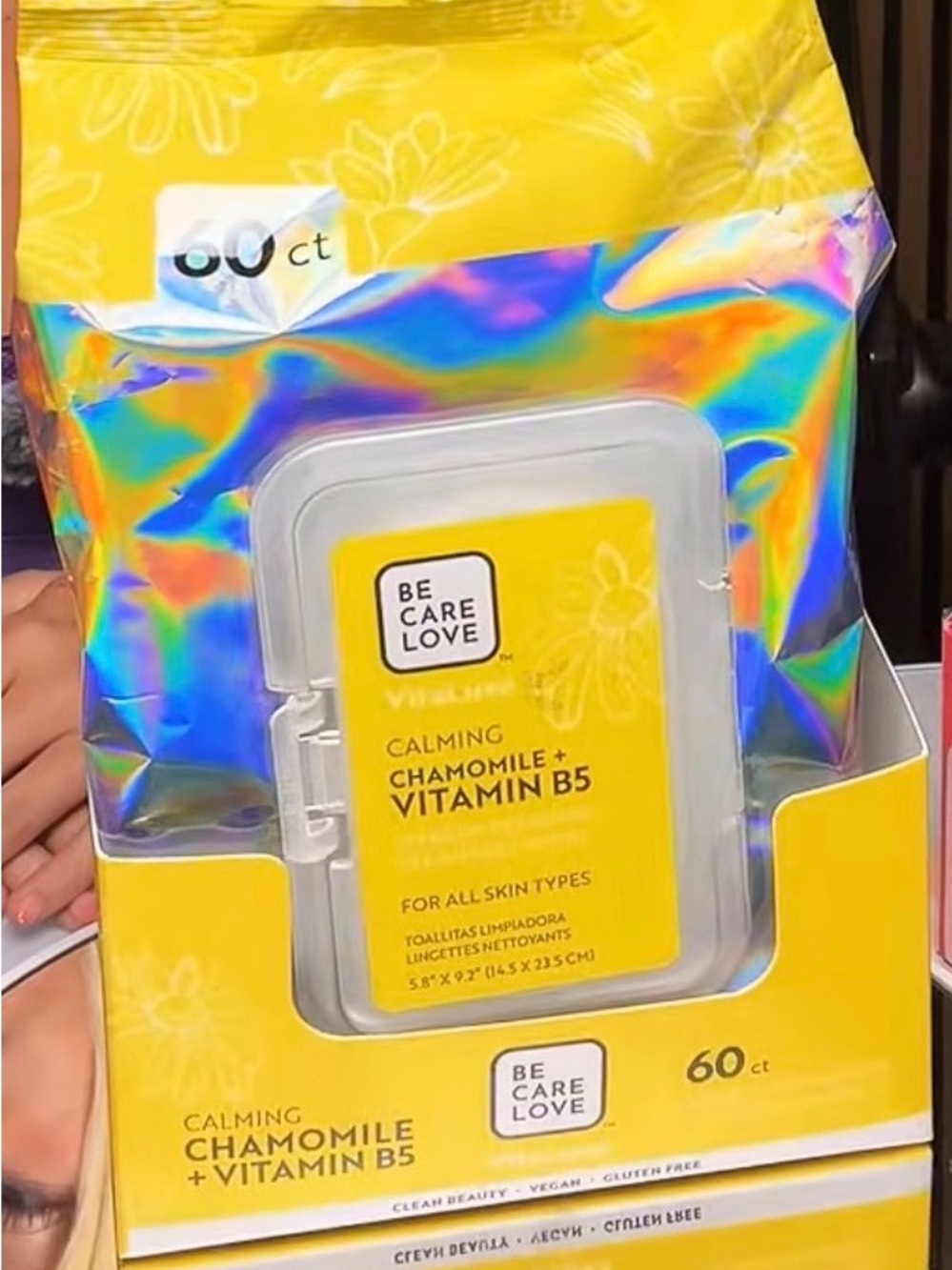Calming Chamomile + Vitamin B5 Makeup Remover Wipes — Yellow